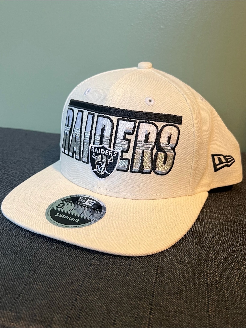 New Era Raiders off White Snapback Hat NWOT